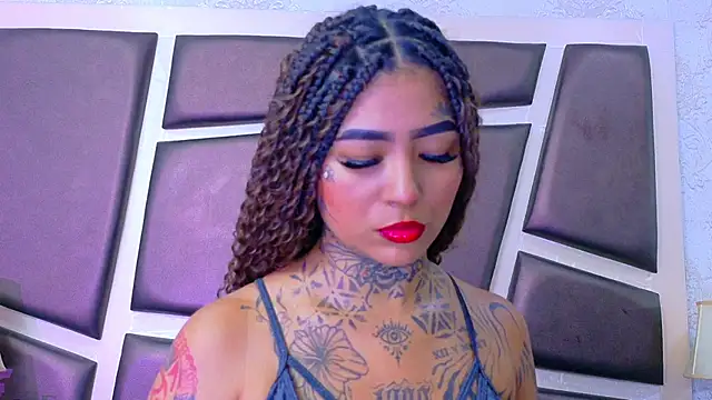 EmilieLake online show from May 20, 9:45 pm