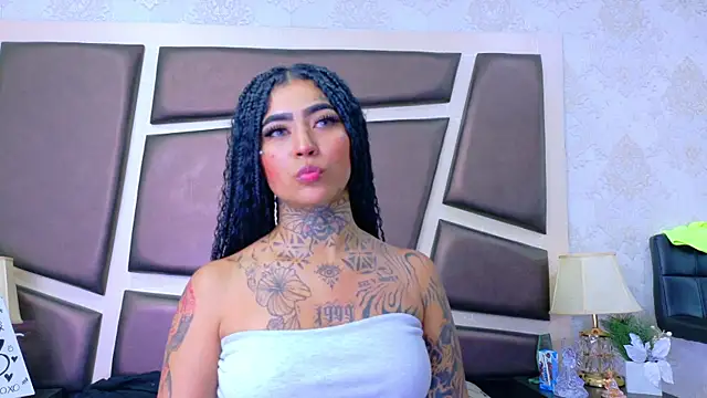EmilieLake online show from May 8, 7:28 pm