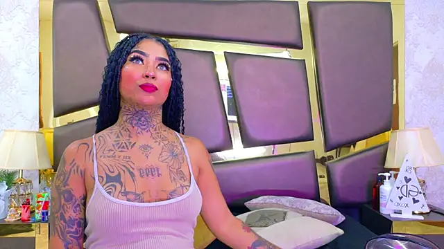 EmilieLake online show from April 21, 7:31 pm