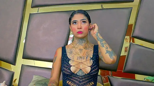 Snapshot of EmilieLake chatting on December 1, 9:15 pm EmilieLake online show from December 1, 9:15 pm