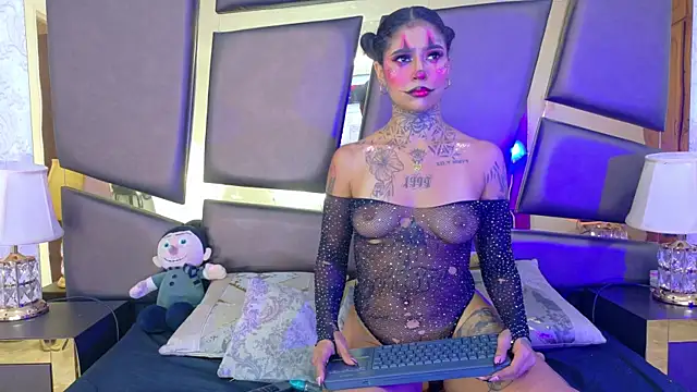 Snapshot of EmilieLake chatting on October 29, 8:30 pm EmilieLake online show from October 29, 8:30 pm