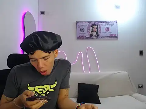 Snapshot of brutal_dirty_sex chatting on October 10, 9:59 pm brutal dirty sex online show from October 10, 9:59 pm