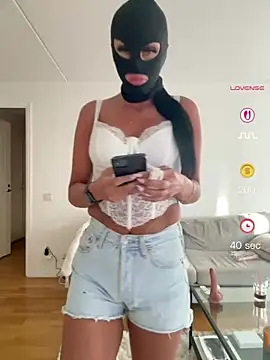 Snapshot of swedishbaddie chatting on June 13, 5:55 pm swedishbaddie online show from June 13, 5:55 pm