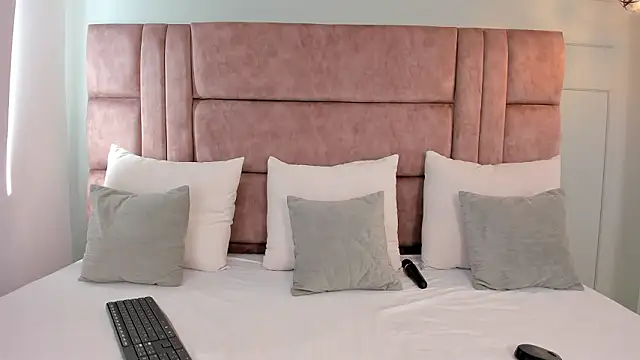 amber colliiins online show from March 7, 8:03 pm