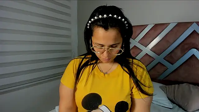 Snapshot of _adahara_queen chatting on October 20, 5:42 am adahara queen online show from October 20, 5:42 am
