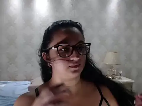 karimeSaenz1 online show from September 10, 5:34 pm