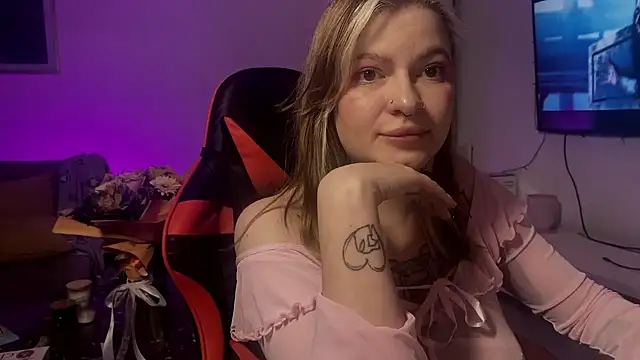 Mia Kamp online show from February 14, 5:35 pm