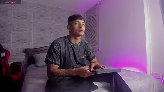 DavisFirb online show from December 5, 2:32 am