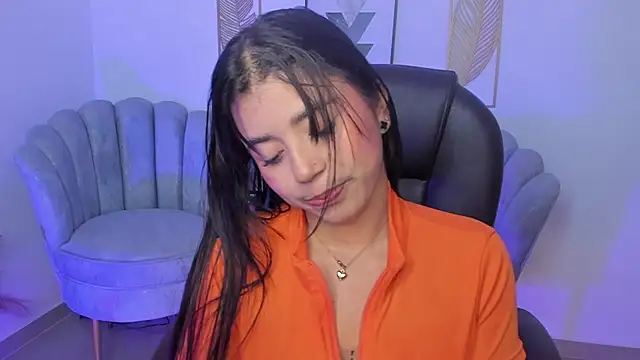 issi loren online show from April 26, 11:40 am