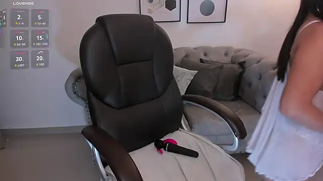 issi loren online show from April 18, 10:39 am