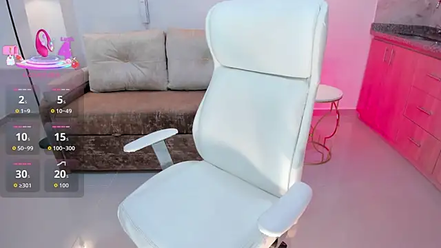 Snapshot of issi_loren chatting on October 7, 3:24 pm issi loren online show from October 7, 3:24 pm