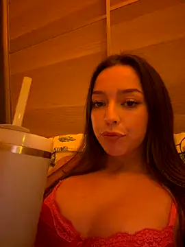 Snapshot of LillieOlive chatting on September 28, 9:11 pm LillieOlive online show from September 28, 9:11 pm