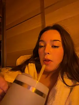 Snapshot of LillieOlive chatting on October 16, 8:50 pm LillieOlive online show from October 16, 8:50 pm
