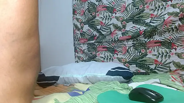 smallkarlakarla online show from January 15, 11:52 pm