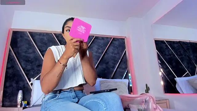 SusanaHenao online show from April 17, 5:27 pm