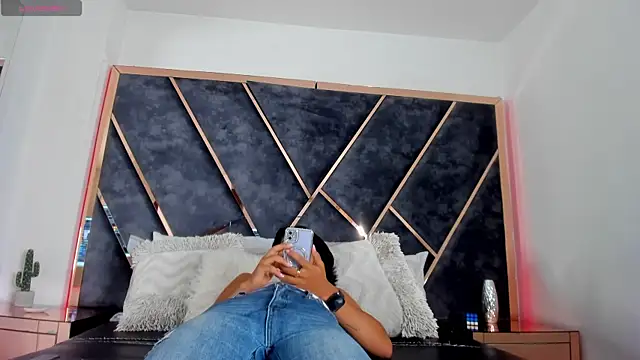 SusanaHenao online show from December 2, 7:37 pm