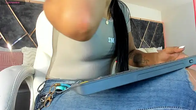 SusanaHenao online show from March 13, 4:45 pm