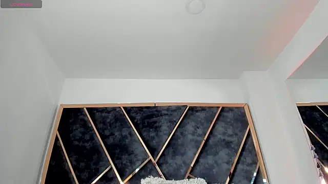 SusanaHenao online show from December 1, 7:04 pm