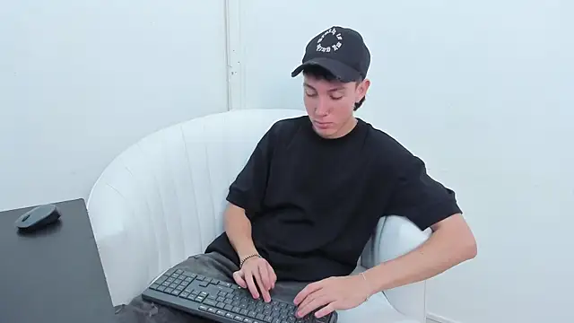 LittleDanny  online show from November 12, 4:00 pm