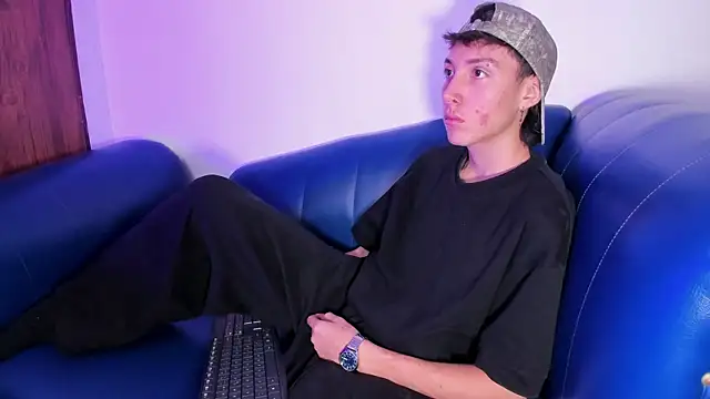 LittleDanny  online show from April 19, 3:02 pm