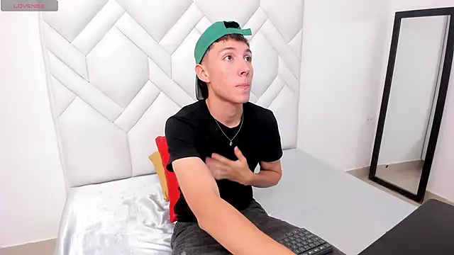 LittleDanny  online show from November 3, 7:39 pm