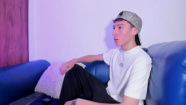 LittleDanny  online show from April 18, 1:57 pm