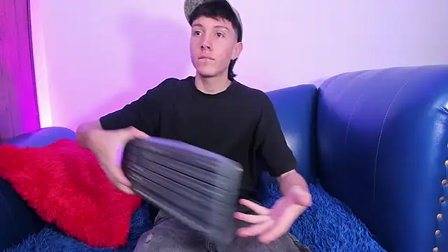 LittleDanny  online show from April 22, 2:35 pm