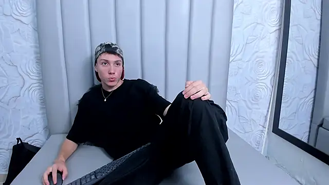 LittleDanny  online show from December 1, 5:58 pm