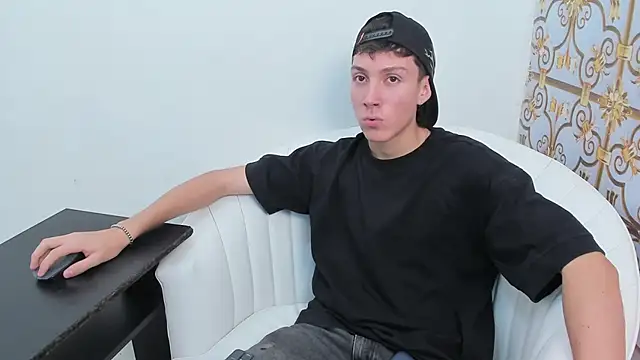 LittleDanny  online show from December 18, 4:33 pm