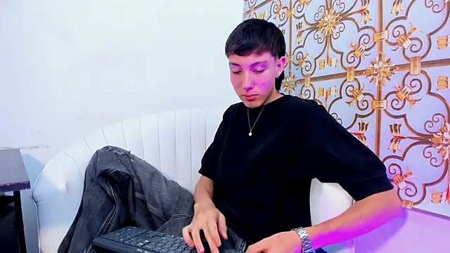 LittleDanny  online show from February 17, 9:12 pm