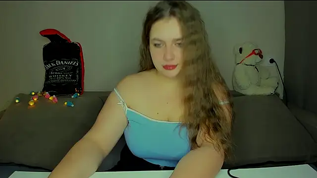 Snapshot of yourgem__ chatting on December 5, 2:32 am yourgem online show from December 5, 2:32 am