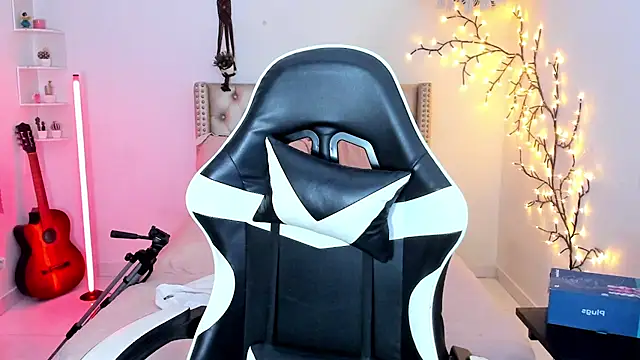 LenaStylesOA online show from March 14, 3:18 pm