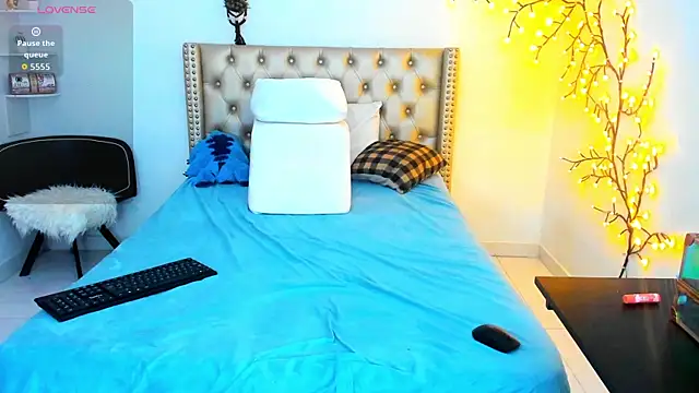 LenaStylesOA online show from November 5, 12:41 pm