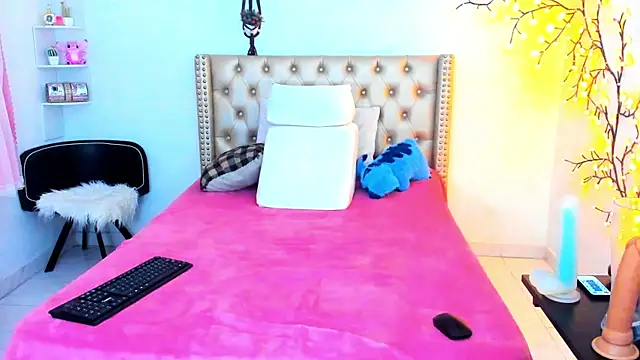 LenaStylesOA online show from November 19, 1:05 am