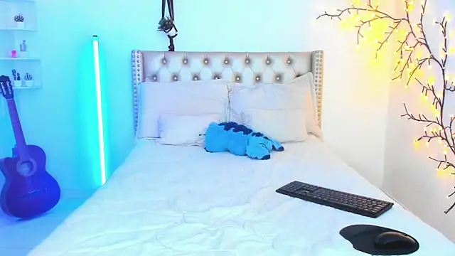 LenaStylesOA online show from April 6, 8:32 pm