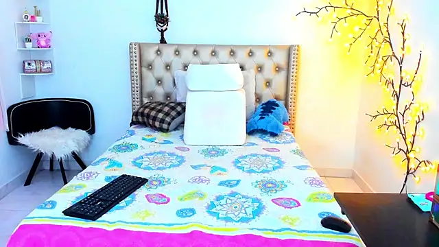 LenaStylesOA online show from November 11, 1:06 pm