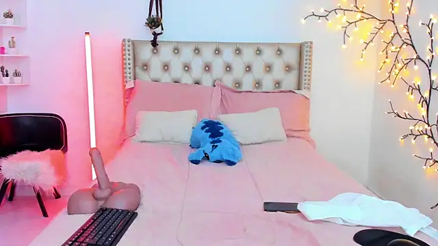 LenaStylesOA online show from March 24, 8:31 pm