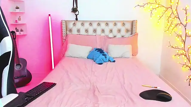 LenaStylesOA online show from April 17, 8:55 pm