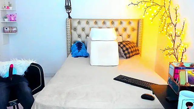 LenaStylesOA online show from November 14, 1:48 pm