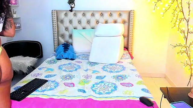 LenaStylesOA online show from December 2, 1:17 am