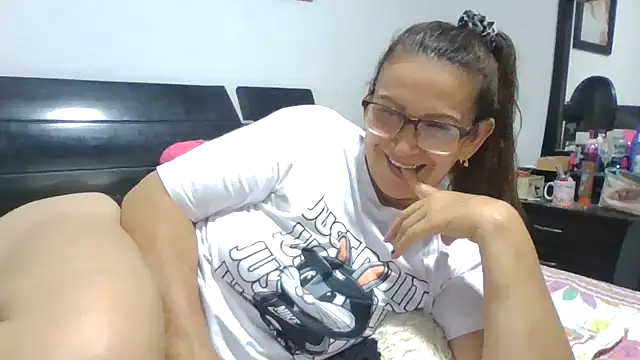 Snapshot of MiaVega chatting on November 29, 2:55 am MiaVega online show from November 29, 2:55 am