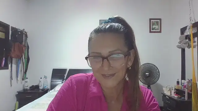 Snapshot of MiaVega chatting on November 7, 2:54 pm MiaVega online show from November 7, 2:54 pm