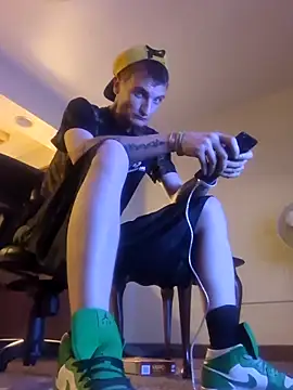 jizzyglizzy92 online show from April 24, 7:10 am