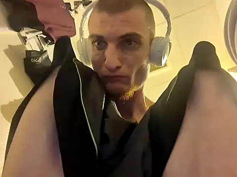 jizzyglizzy92 online show from March 16, 7:45 am