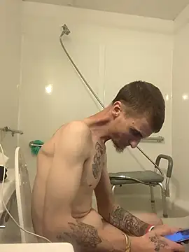 jizzyglizzy92 online show from April 19, 4:46 am