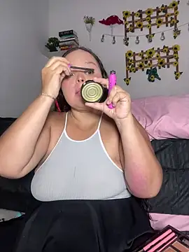 luna sweet16 online show from December 19, 1:24 pm