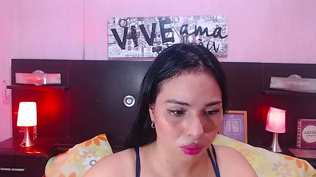 alyssabunnyy online show from November 9, 8:24 pm