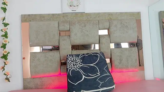 Natasha-Adams online show from November 30, 6:30 pm