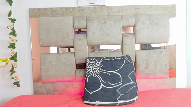 Natasha-Adams online show from November 28, 9:04 pm