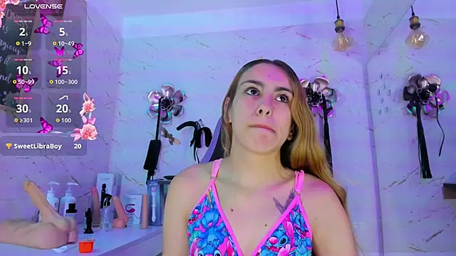 Natasha-Adams online show from April 5, 9:10 pm